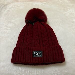 🆕 UGG Burgundy Knit Beanie with Pom adult size.